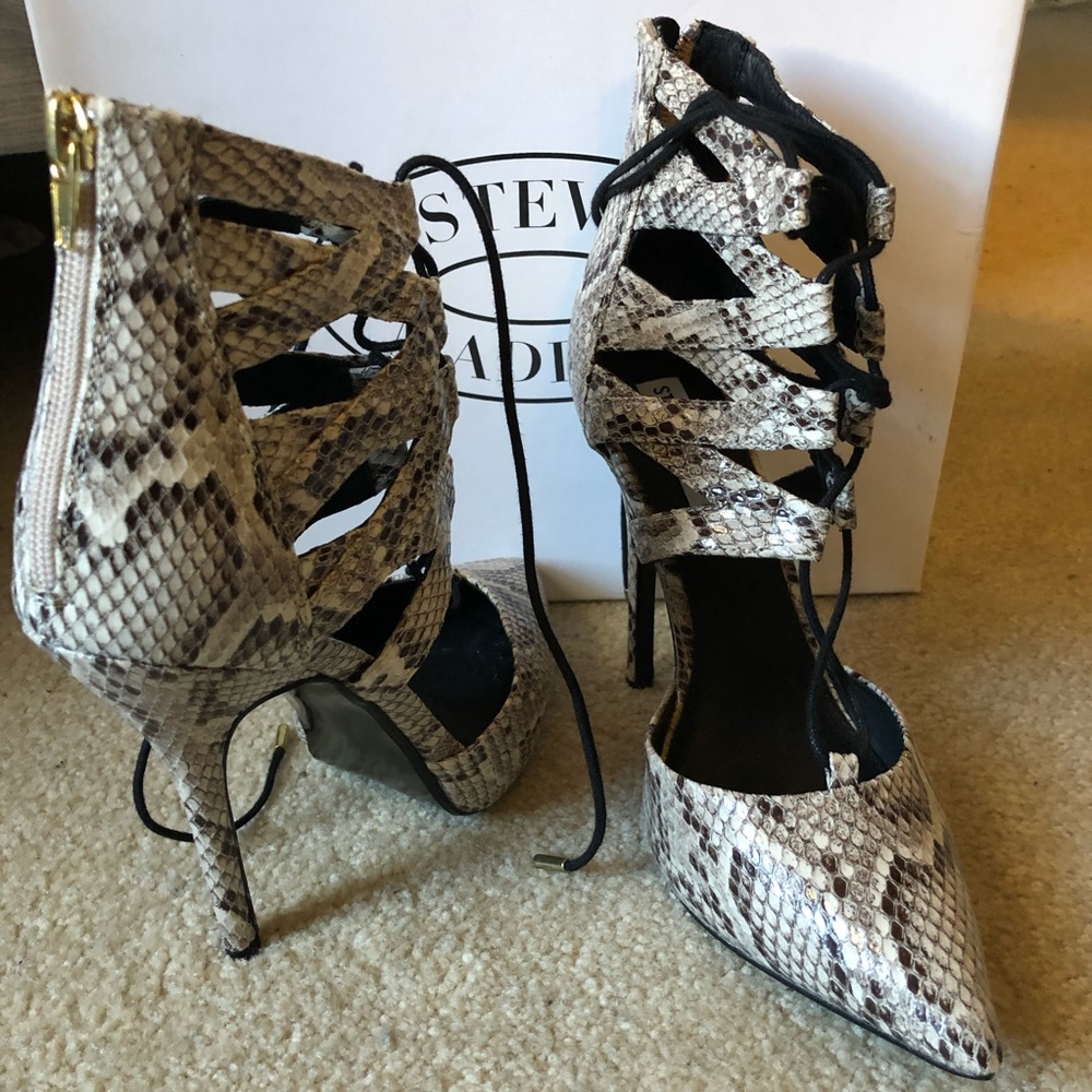 Never before work Steve Madden Snakeskin Heels!